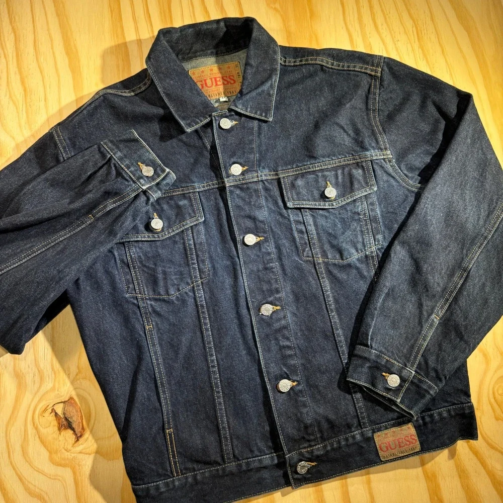 GUESS Men's Vintage Denim Trucker Jacket Dark Wash Classic Blue Jeans Size M